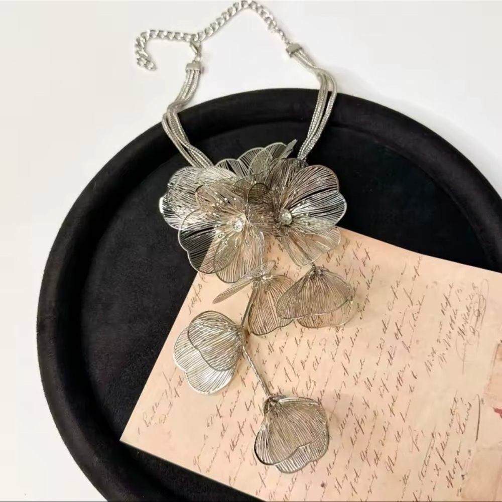 Zara Kate Middleton Famous Cascading Floral Necklace